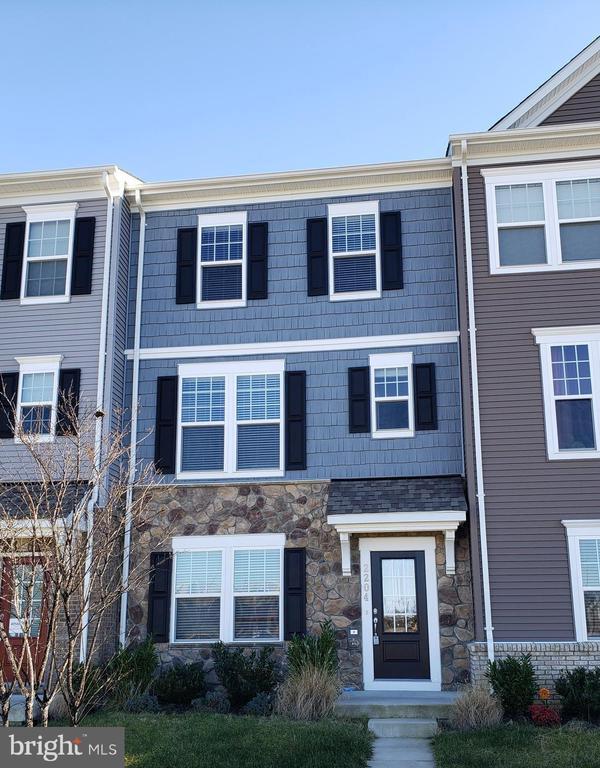 Building Photo - 2204 Shadmoor Dr