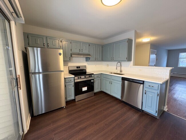 Building Photo - 201 N Waters Edge Dr