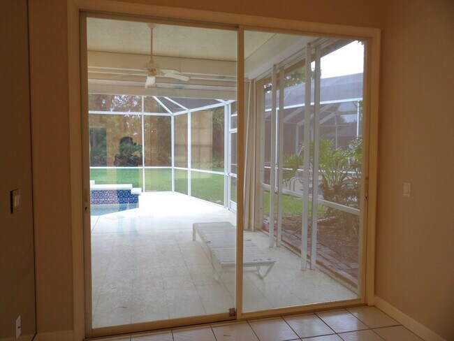 Building Photo - 557 SW New Castle Cove