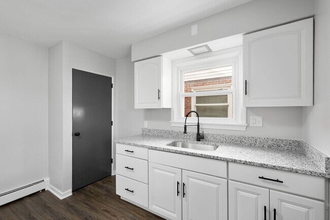 Building Photo - 826 Miller Ave