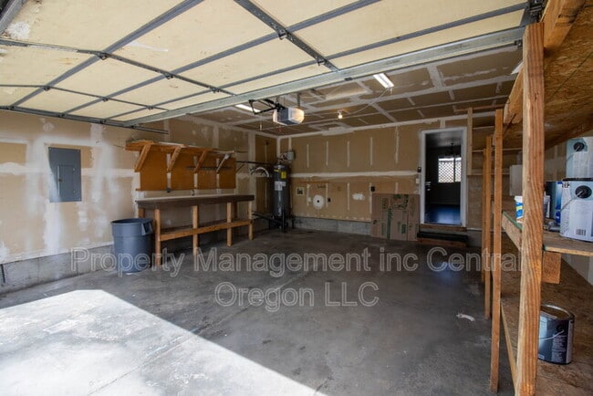 Building Photo - 2827 SW Pumice Ave