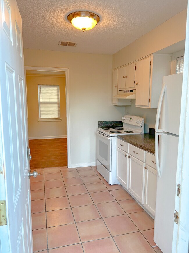 Kitchen - 7810 W Navy Cir