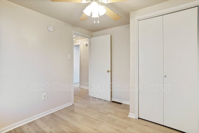 Building Photo - 2 Bedroom, 1 Bath, Central Air Conditioning, Washer Dryer in unit.