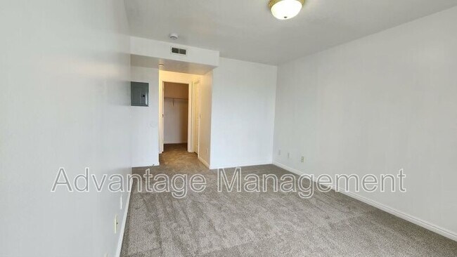 Building Photo - 105 Daybreak Ln