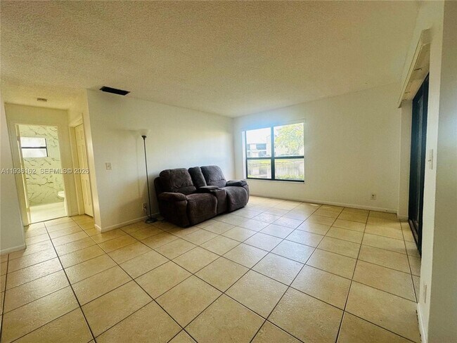 Building Photo - 3815 NW 35th St