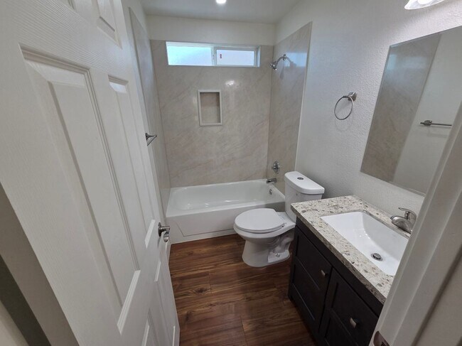 Building Photo - 616 Placer Ln