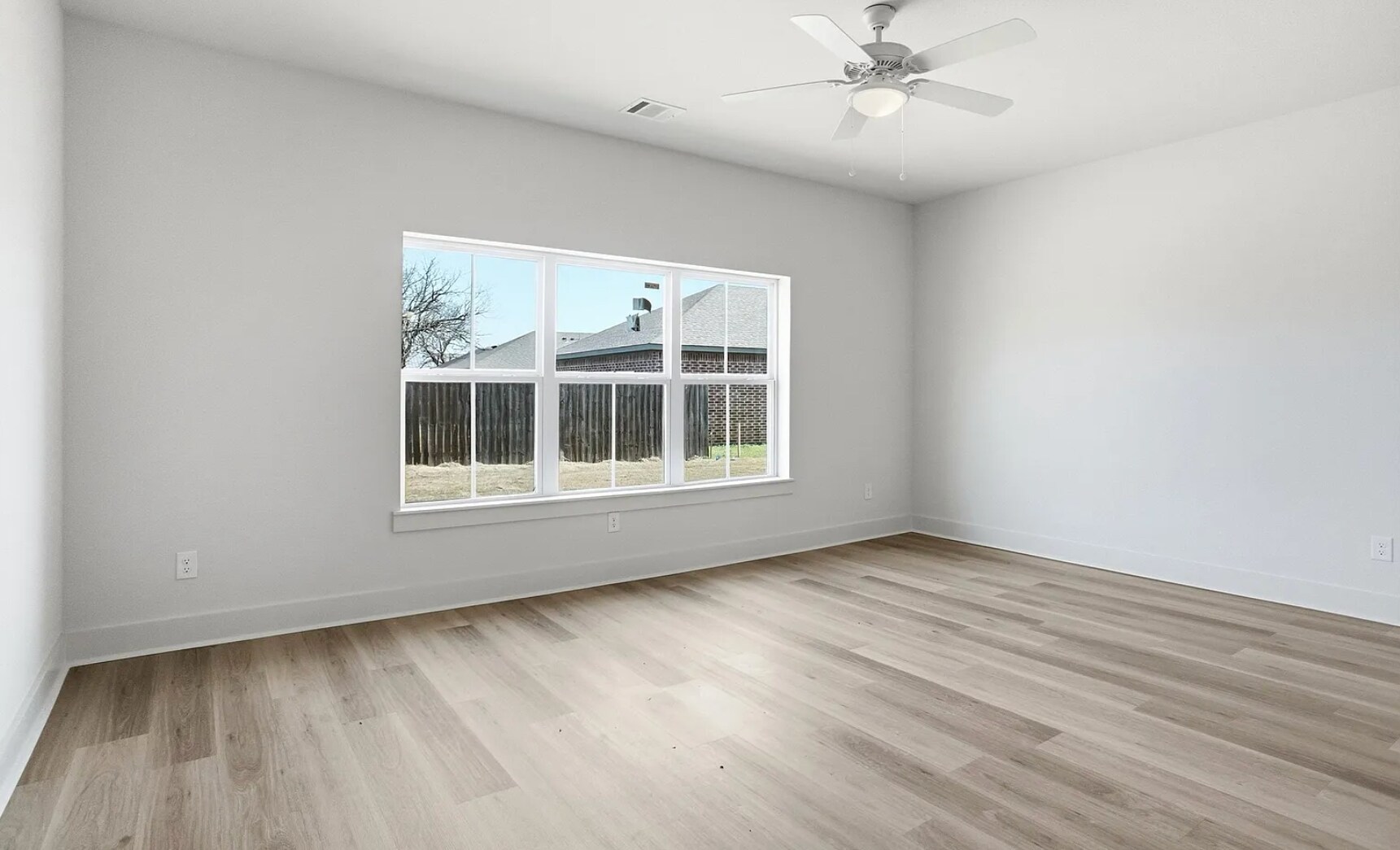 Building Photo - 307 Railroad Ave