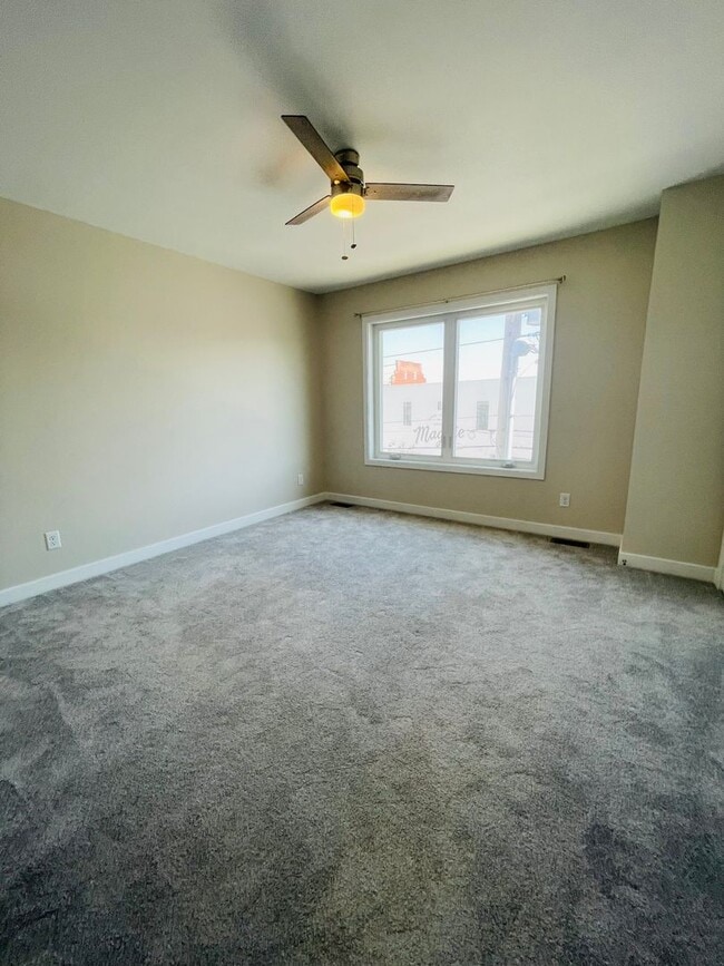 Building Photo - Modern Downtown Townhouse for Rent