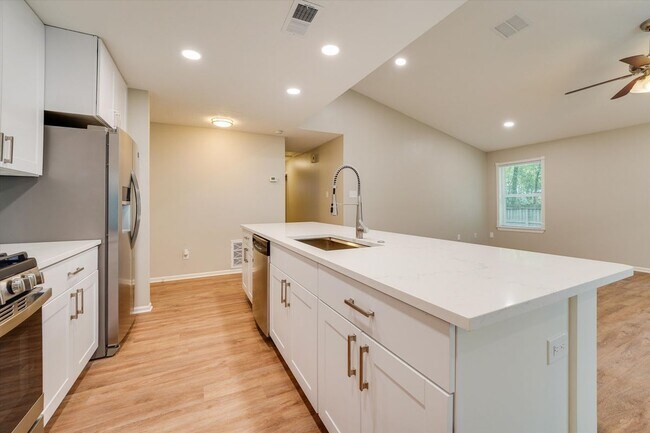 Building Photo - 21 E Brookberry Ct
