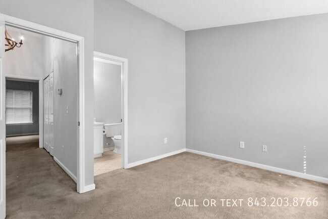 Building Photo - 8100 Shadow Oak Dr