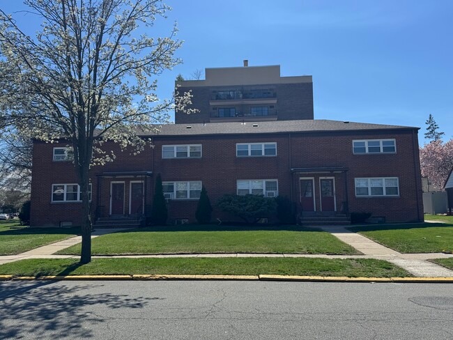 Building Photo - 107 Ross Ave