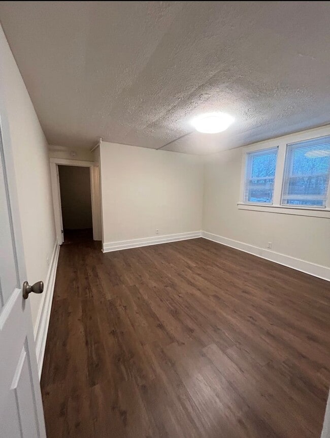 Building Photo - 1416 Main St