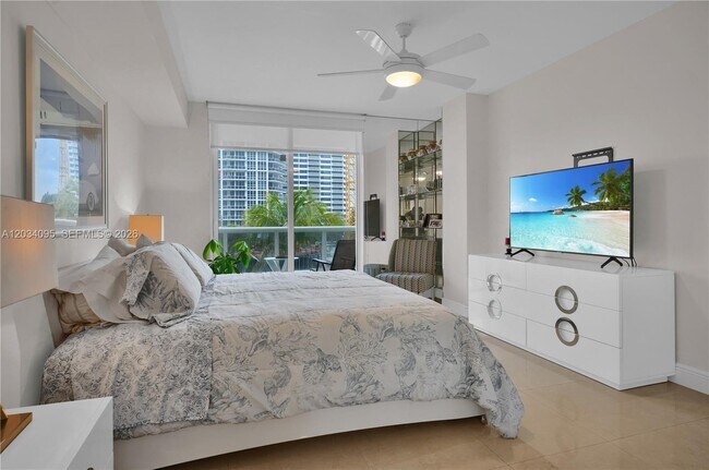 Building Photo - 10275 Collins Ave