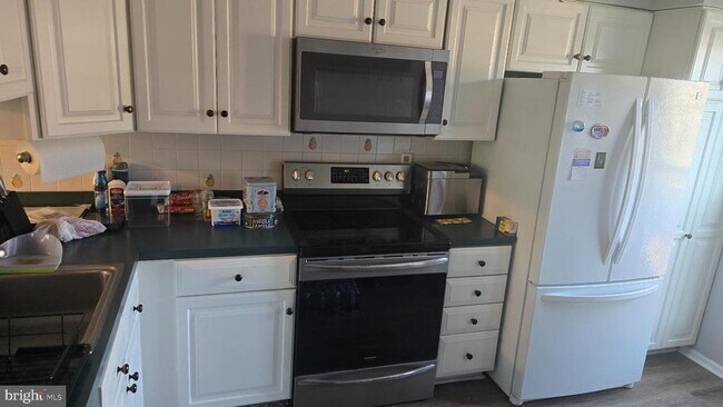 Building Photo - 6628 Ducketts Ln