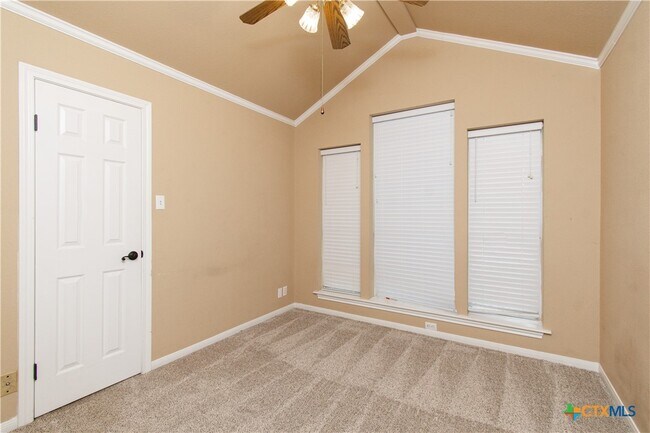 Building Photo - 4819 Box Canyon Dr