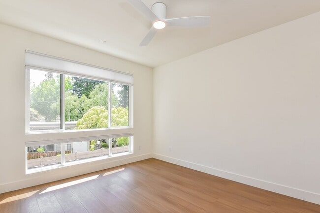 Building Photo - New Luxury Townhome with 2-Car Garage | Minutes to Downtown Redwood City & Tech Campuses