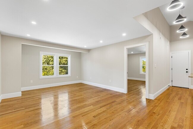 Building Photo - 31 Woodale Ave