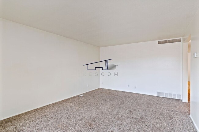 Building Photo - 350 E