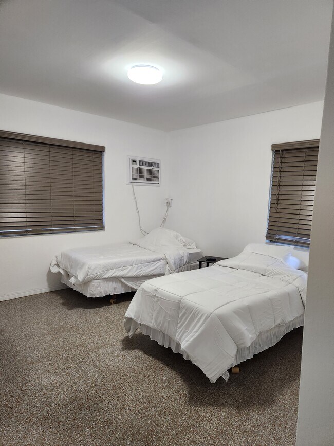 Building Photo - 2312 NE 4th St