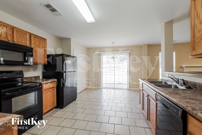 Building Photo - 216 Winding Canyon Dr