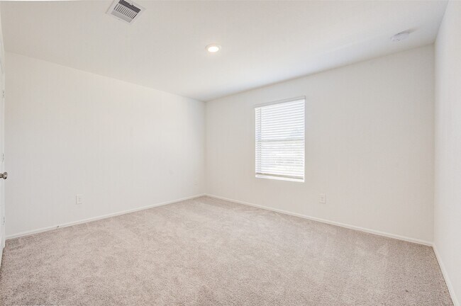 Building Photo - 17827 Pemswood Dr
