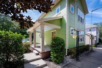 Building Photo - 3 Bed, 3 Bath, No Hassle — Just Steps from UF * $200 GIFT CARD INCENTIVES!* PER TENANT