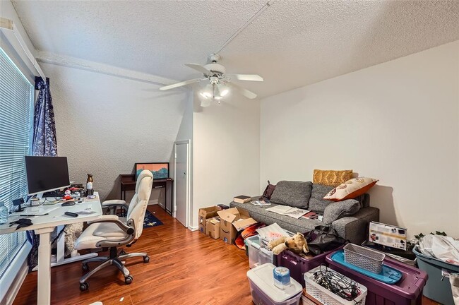 Building Photo - 6810 Thorncliffe Dr