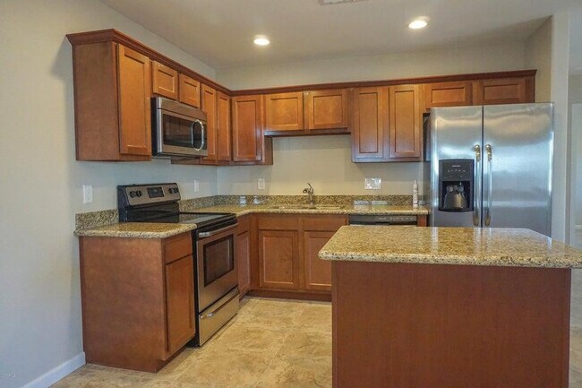 Building Photo - 1748 W Glenrosa Ave