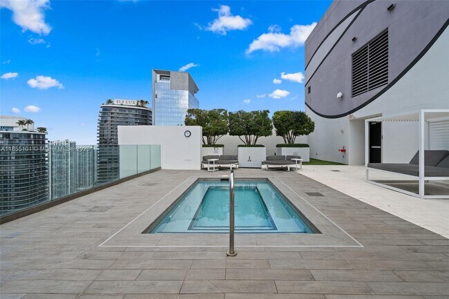 Building Photo - 1010 Brickell Ave