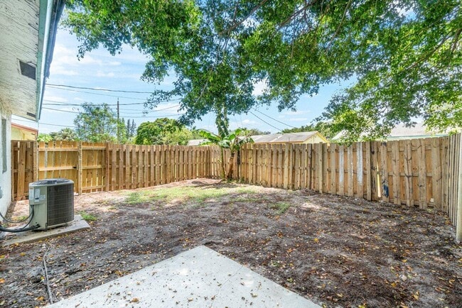 Building Photo - 4815 Gulfstream Rd
