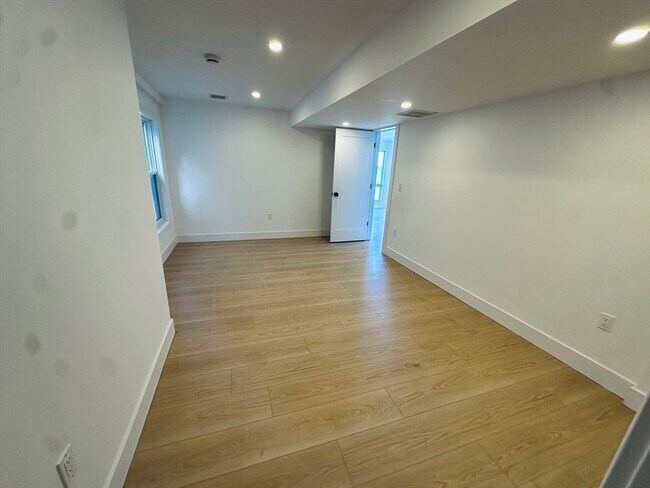 Building Photo - 280 Endicott Ave