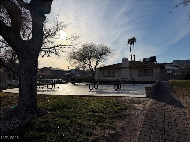 Building Photo - 4734 Roberta St