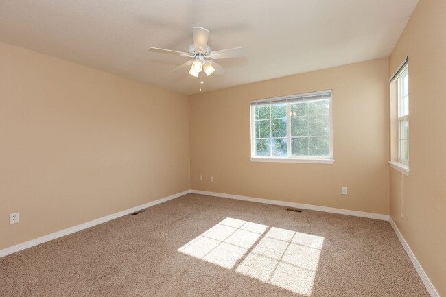 Building Photo - Spacious 3-Bedroom Townhome in Prime South...