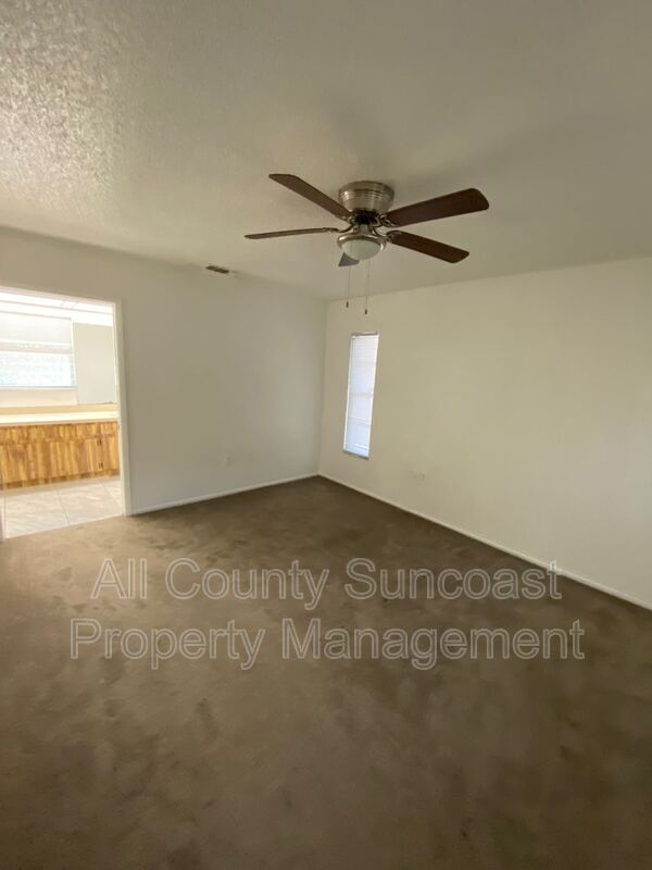 Building Photo - 2925 Pinellas Point Dr S