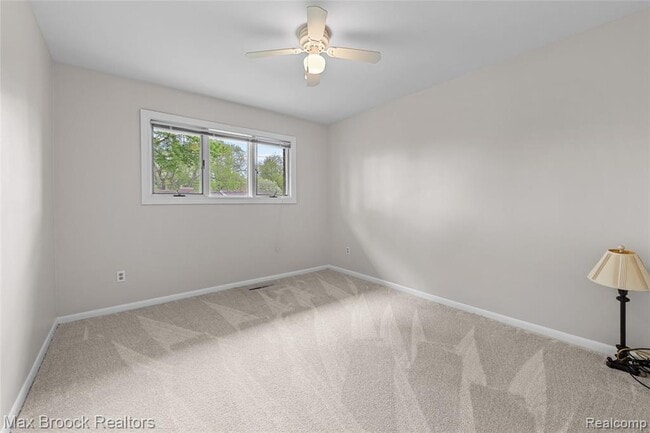 Building Photo - 925 Westview Rd