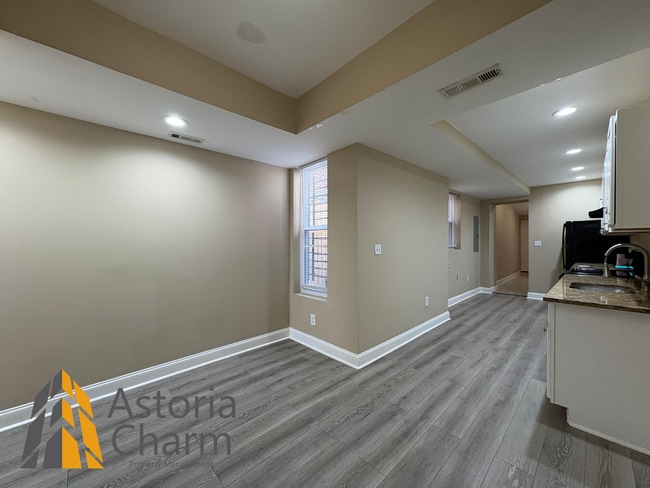 Building Photo - Move In by September 30th: Get 1 Month FRE...