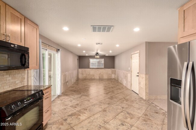 Building Photo - 1320 S Beck Ave