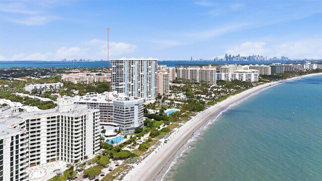 Building Photo - 600 Grapetree Dr