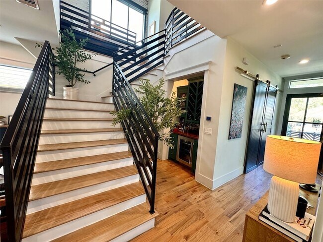 Building Photo - 805 Cordell St