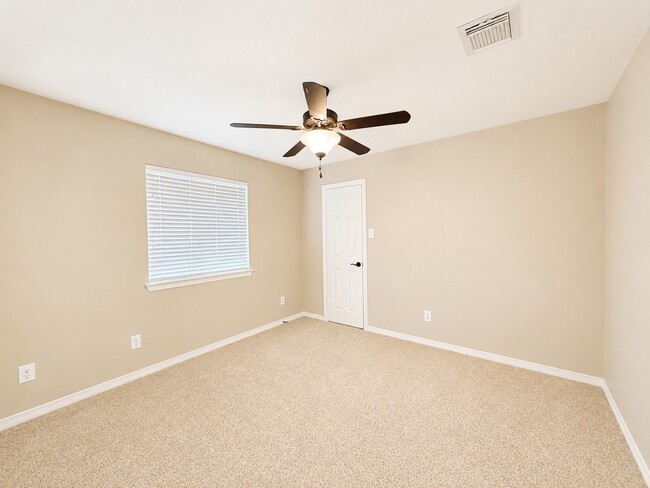 Building Photo - 1823 Strongs Ct