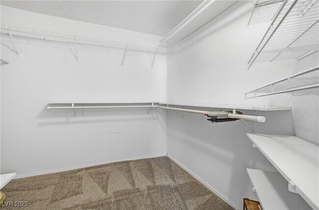 Building Photo - 2001 Madagascar Ln