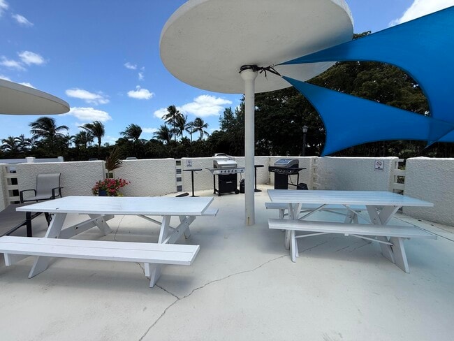 Building Photo - 2000 Presidential Way