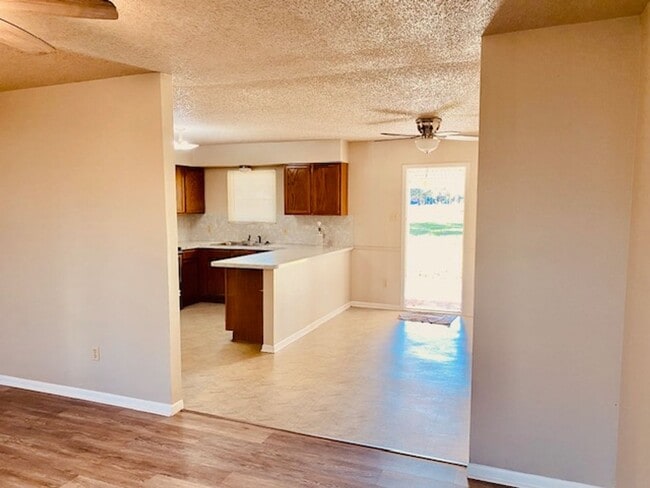 Building Photo - BEAUTIFUL COUNTRY 2 BEDROOM LEASE HOME IN ...