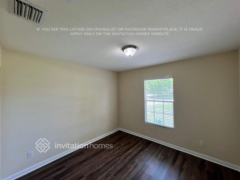 Building Photo - 1318 SW Bartell Ave