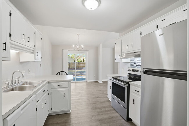 Building Photo - 8232 Pleasant Ridge Dr