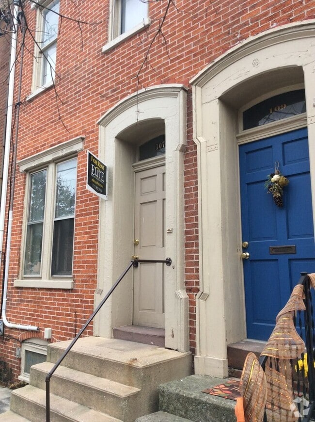 Building Photo - Video in Photos! Downtown 3 Bedroom with p...