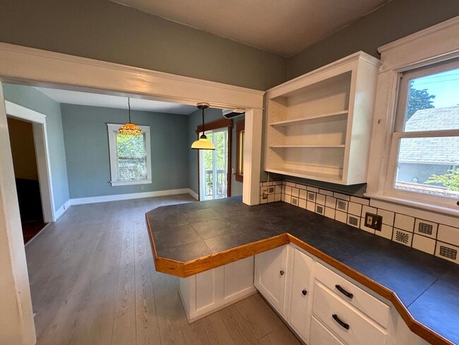 Building Photo - 4 Bedroom House Near Downtown Eugene