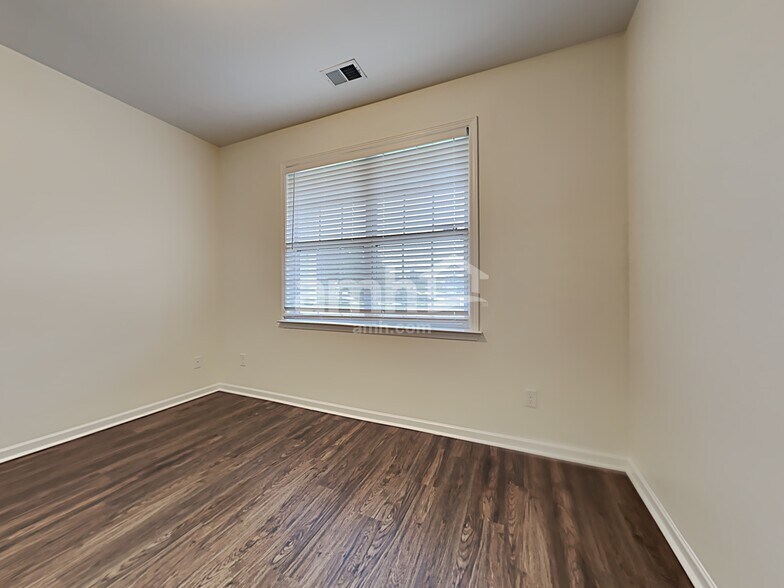 Building Photo - 8042 Regency Elm Dr