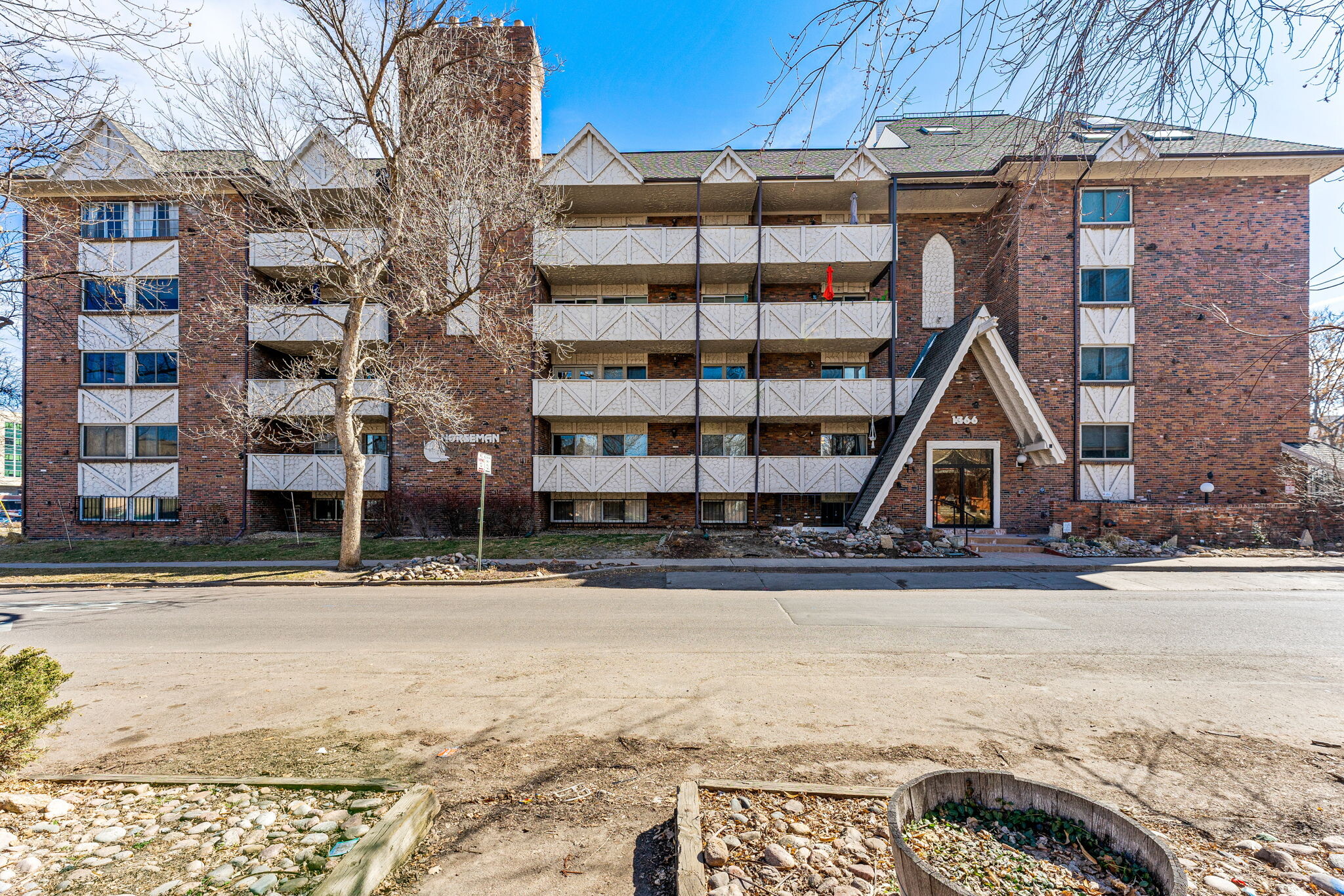 Building Photo - 1366 Garfield St