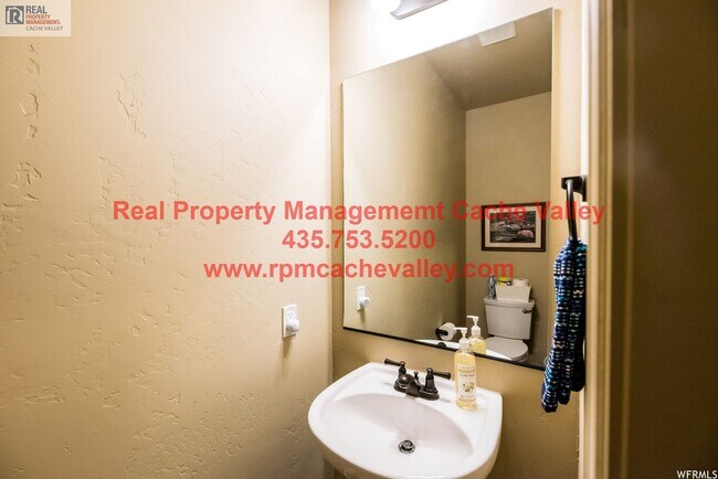 Building Photo - 144 E 745 S